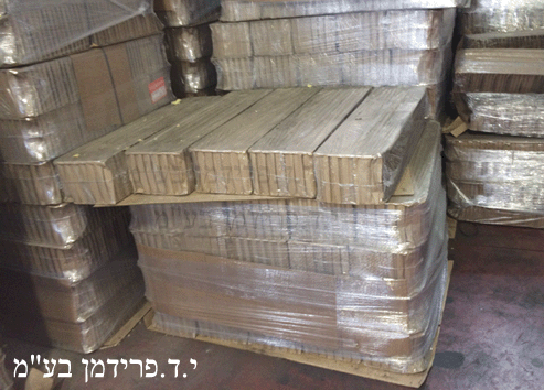 קורות כוורת קרטון במפעל