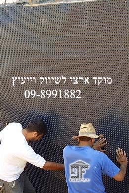 הנחת  יריעות דריין HDPE באתר בניה