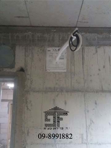 השחלת צנרת אחרי היציקה לטובת מזגן